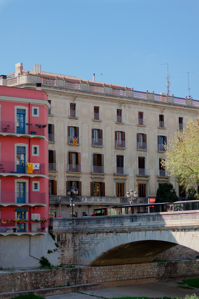 Girona co zobaczyć domy miasto
