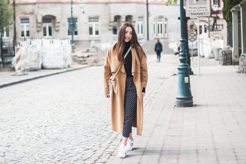 stylizacja z adidasami