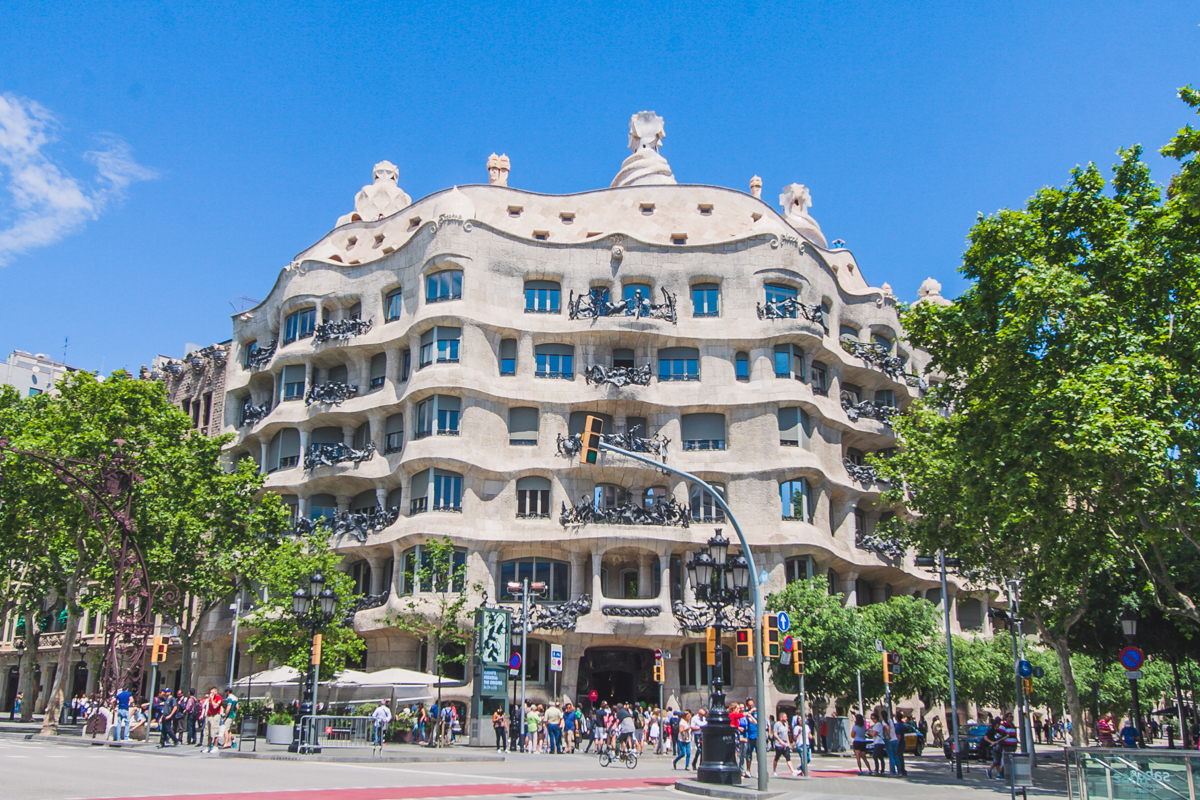 Casa Milà co zobaczyć w barcelonie