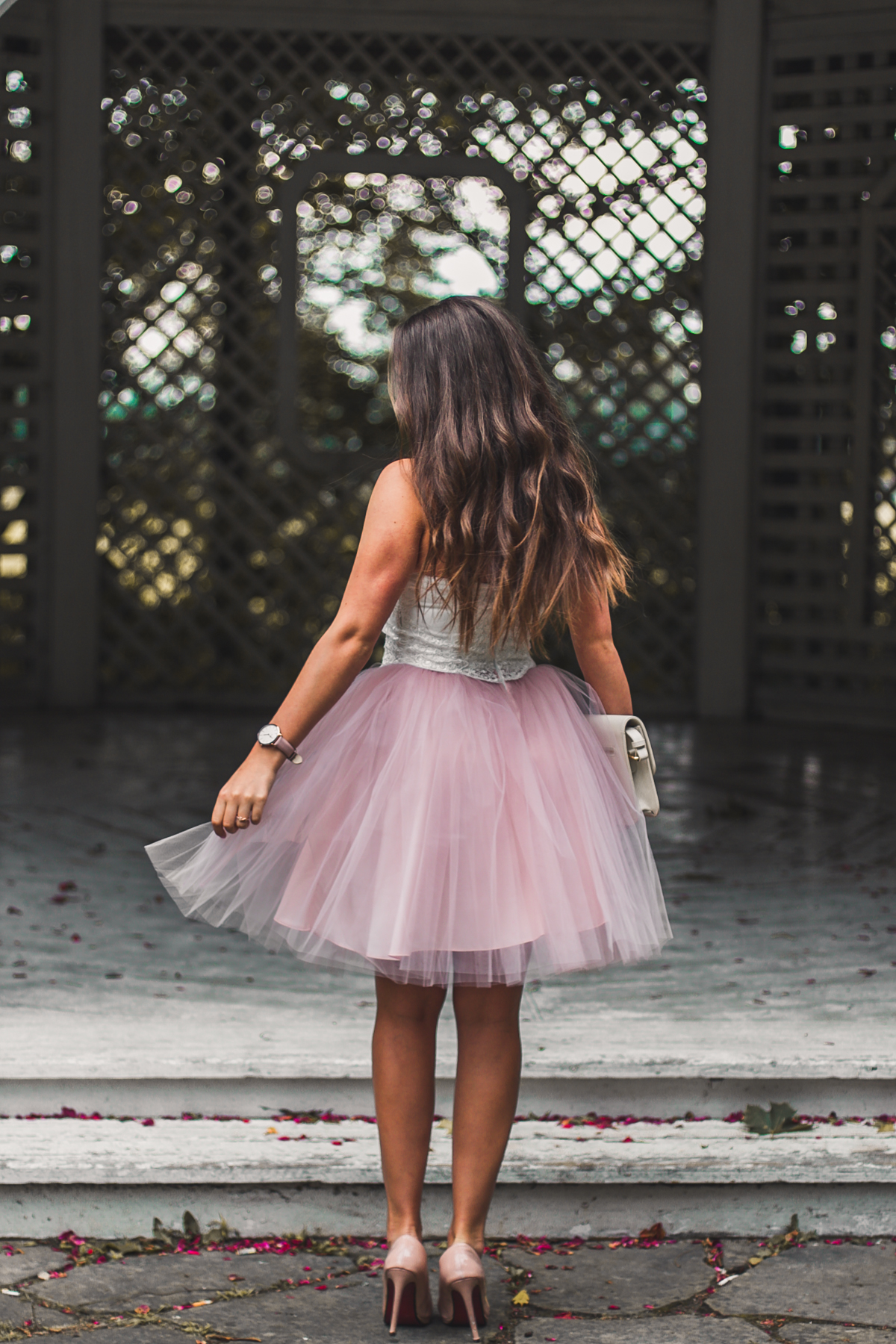 sukienka z różowym tiulem i białym topem