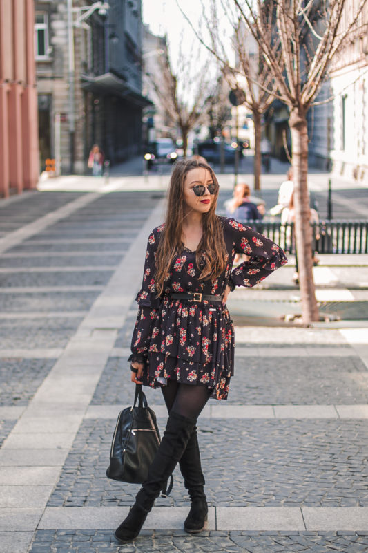 stylizacja z sukienką w kwiatki