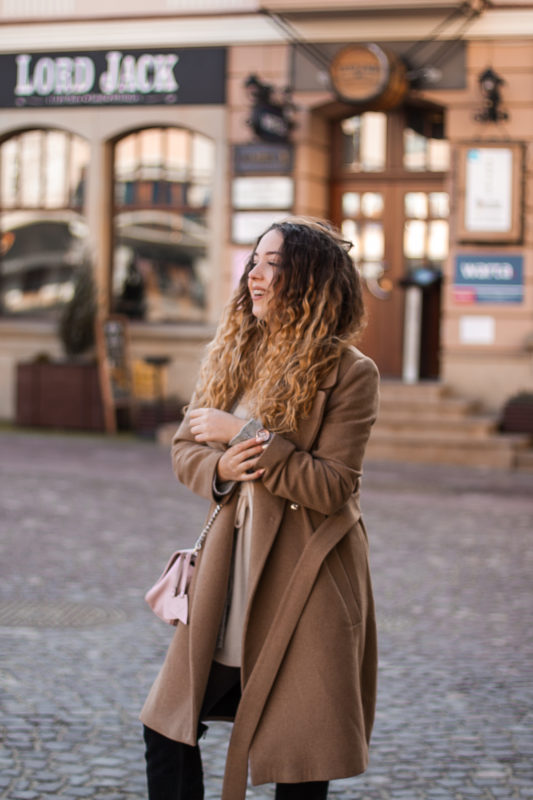 płaszcz beżowy stradivarius zimowy