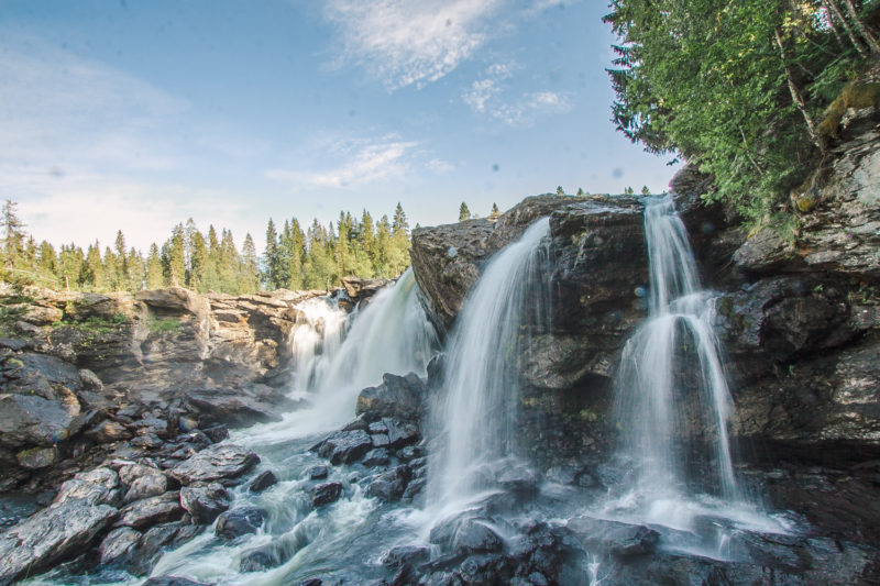 wodospad w szwecji ristafallet